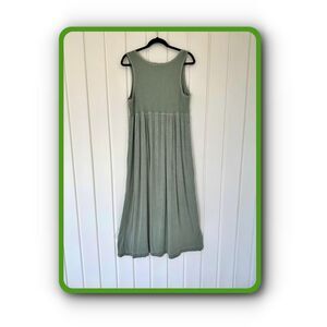 Mia & Co Green Sleeveless Pleated Smock / Tank  Dress Size M Midi